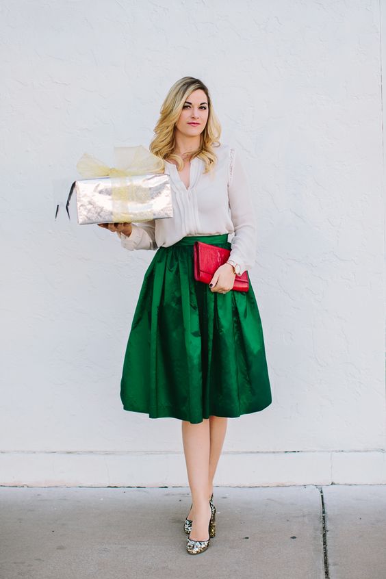 Emerald Green Pleated Short Skirt for Special Occasions