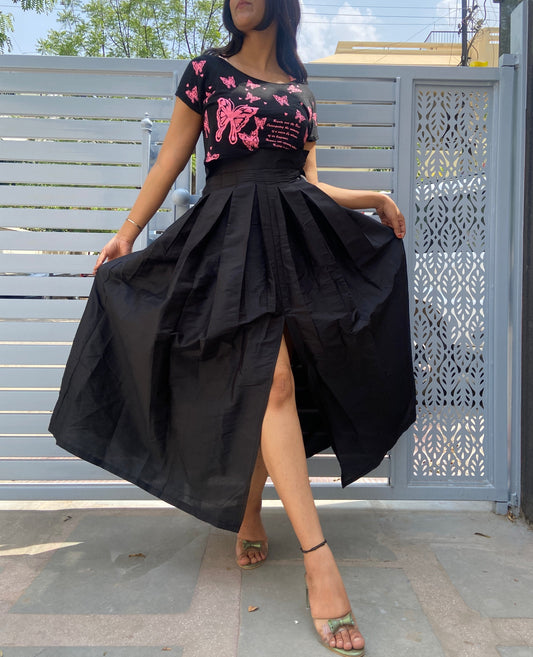 Elegant Front Slit Black Skirt – Perfect for Nightouts and Prom