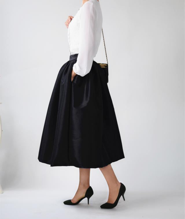 Black Midi Pleated and Pocketed Skirt for Dinner and Parties