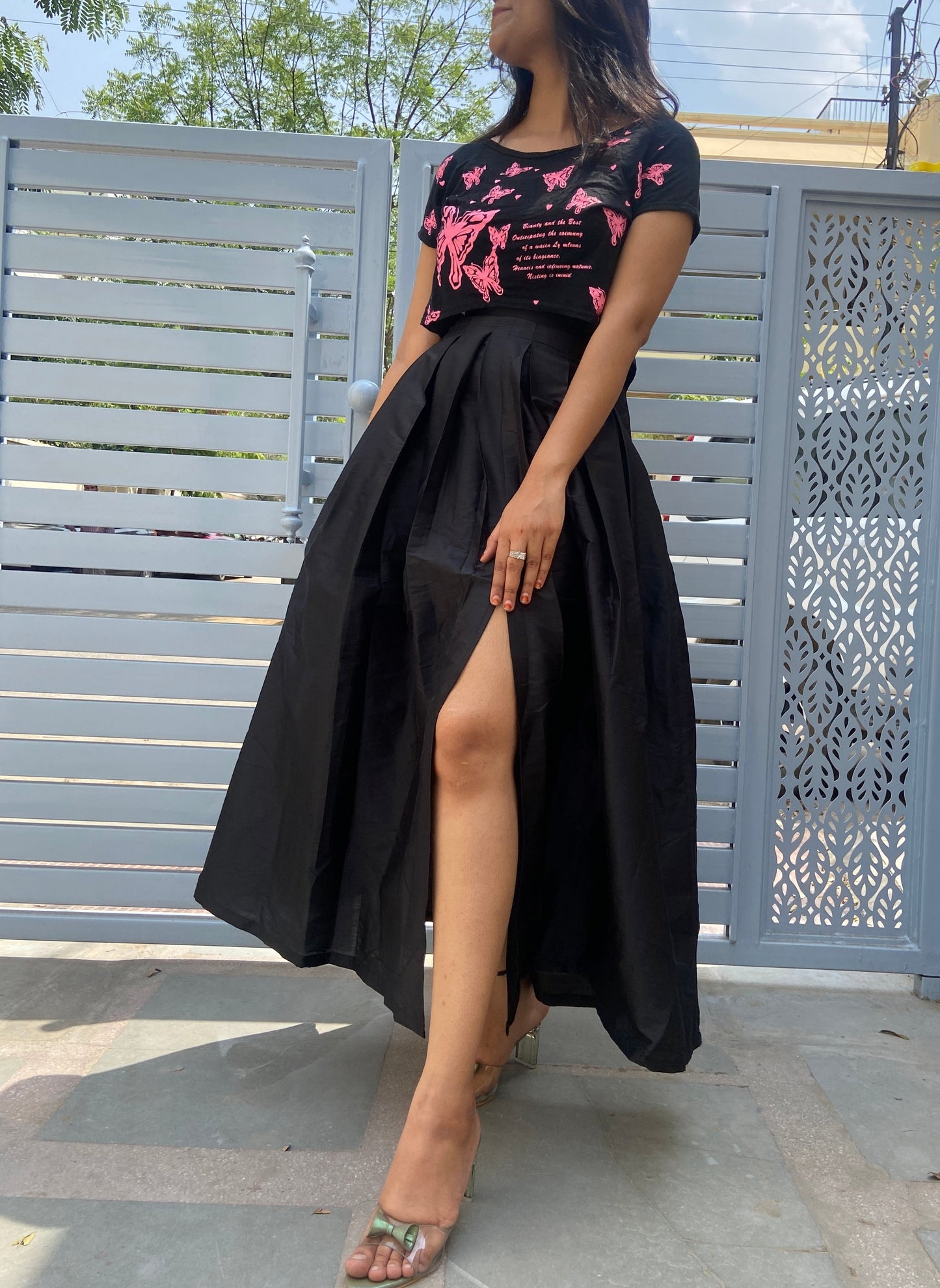 Elegant Front Slit Black Skirt – Perfect for a Glamorous Look