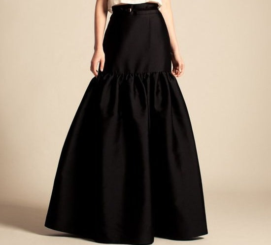 Luxurious Long Bridesmaid Black Wedding Skirt – Graceful and Fashion-Forward