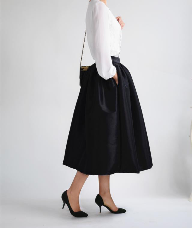 Trendy Black Midi Skirt – Modern and Versatile for Every Look