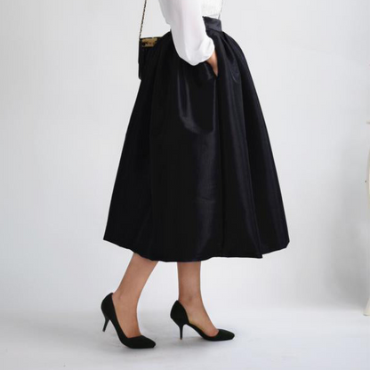 Trendy Black Midi Skirt – Modern and Versatile for Every Look